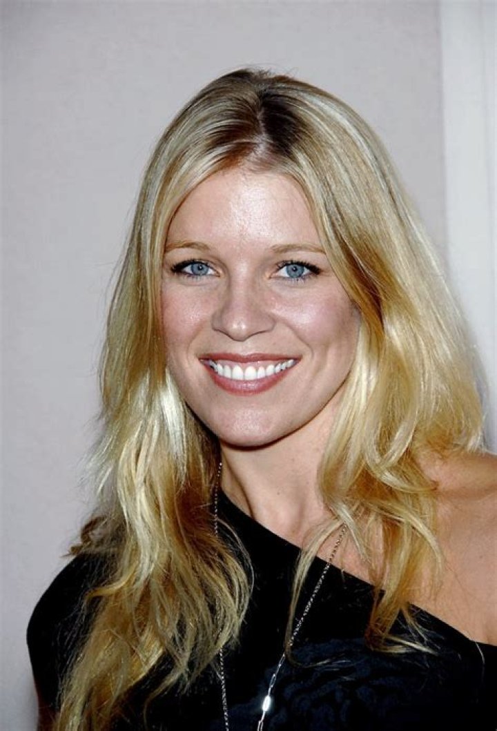 Alicia Leigh Willis Biography, Age, Family, Husband, Children, Salary and Net Worth