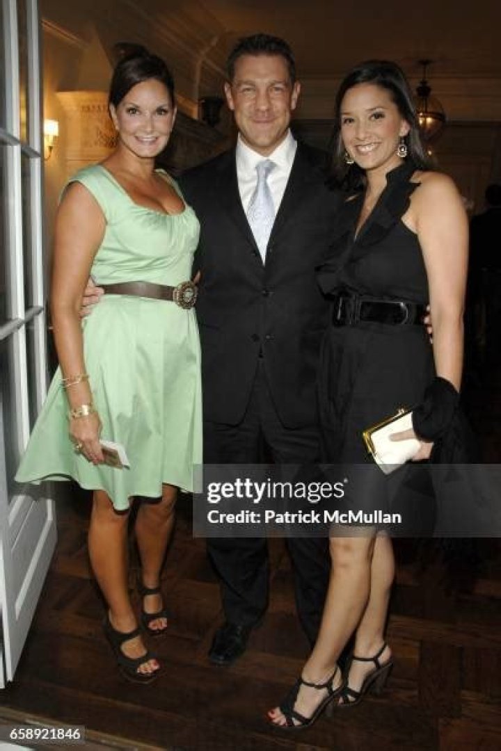 Amy Wegmann Bio, Wiki, Age, Height, Husband, Trey Radel, Twins, Fox 4 News, Salary and Net Worth