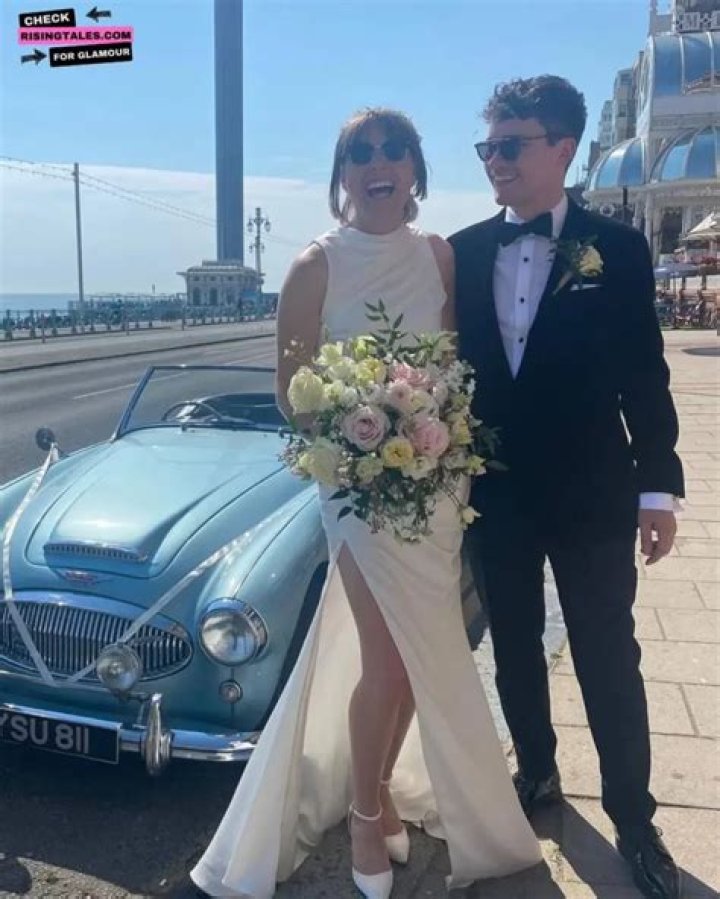 Anita Roman Bio, Married, Husband, Wiki, Age, Salary, Height, Wiki