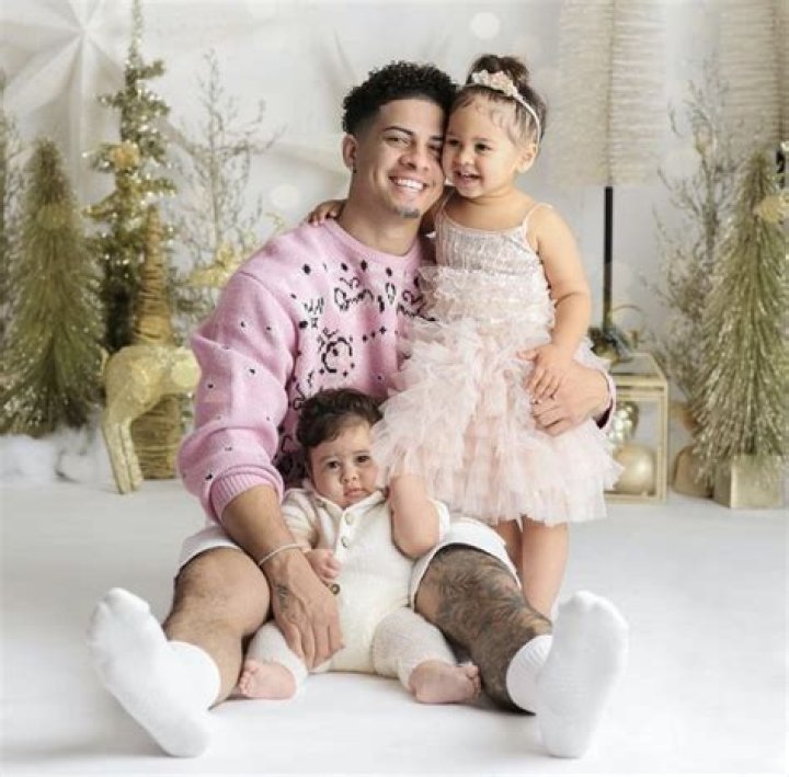 Austin McBroom Biography: Age, Net Worth, Parents, Wife, Wikipedia, Height, Basketball News, Twitter, House, Boxing, The Ace Family
