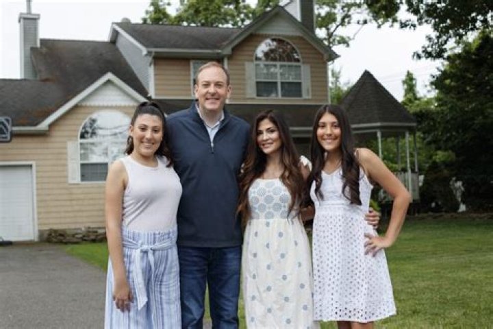 Bill Bradley Bio, Wiki, Age, Height, Wife, Children, Family, Politics, and Net Worth