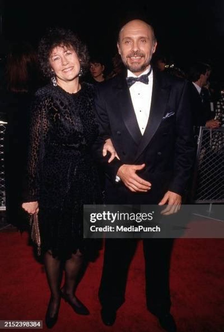 Hector Elizondo: Wife, net worth, tattoos, smoking & body facts