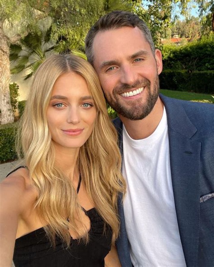 Kate Bock Age, Wiki, Biography, Net Worth, Dating, Boyfriend, Height