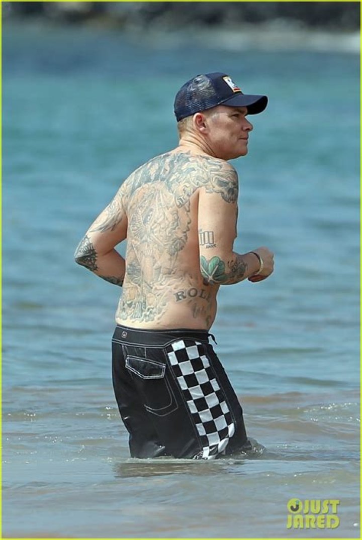 Kieran Culk: Wife, net worth, tattoos, smoking & body facts