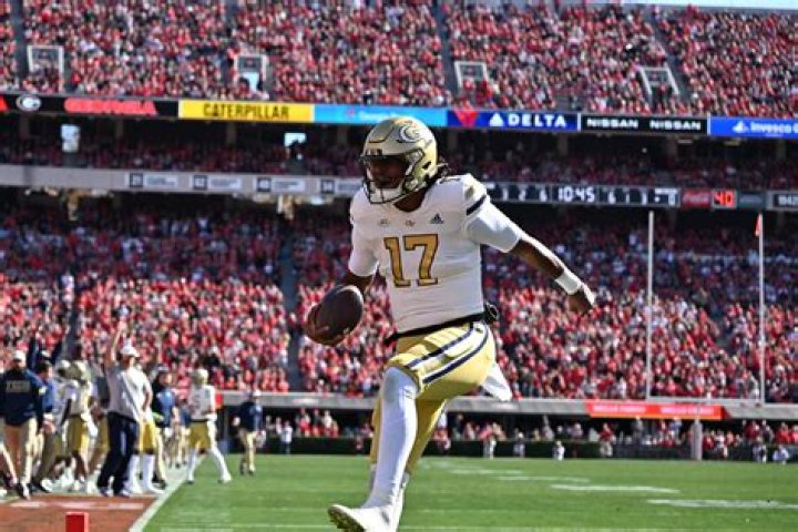 Meet Taisun Phommachanh Parents Sam and Jasmine Phommachanh On Instagram