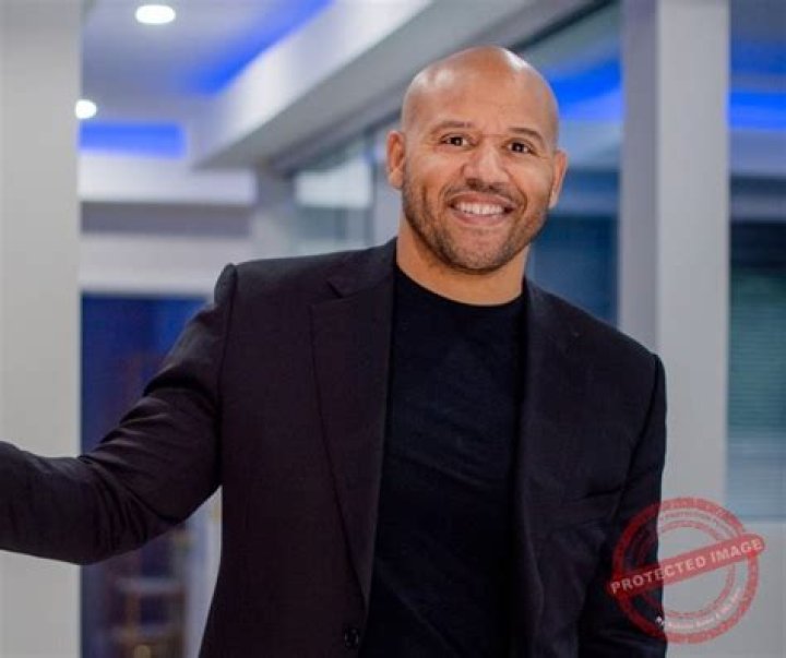 Melvin Robert Bio, Wiki, Age, Height, Parents, Wife, Spectrum News, Salary, and Net Worth