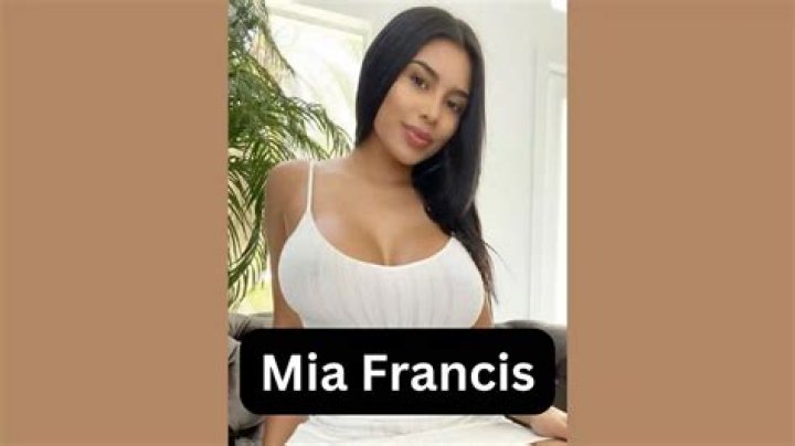 Mia Francis: Boyfriend, Body, Career & Net Worth