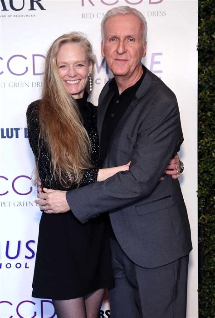 Suzy Amis Cameron Bio, Age, Height, Family, Husband, Movies and Net Worth.
