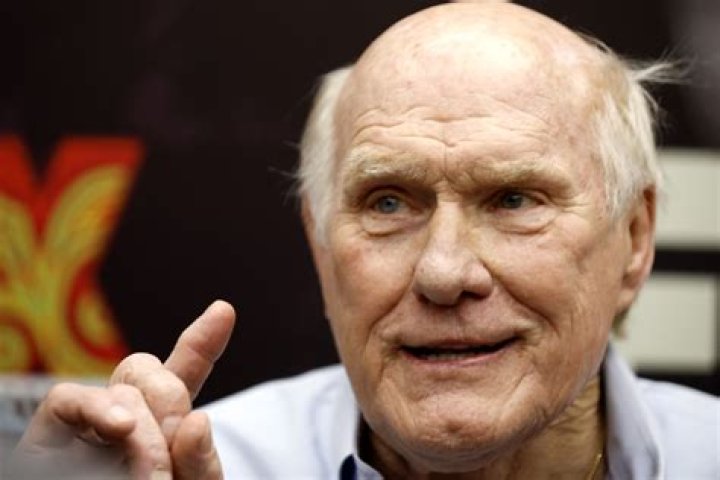 What Happened To Terry Bradshaw Face? Recent Head Surgery Update, Why Is Wearing A Band Aid?